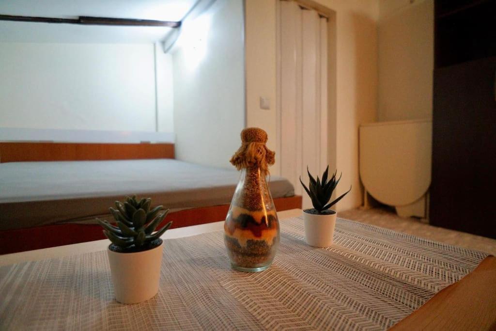 בוקרשט 2-Room Cozy Retreat Near City Center מראה חיצוני תמונה